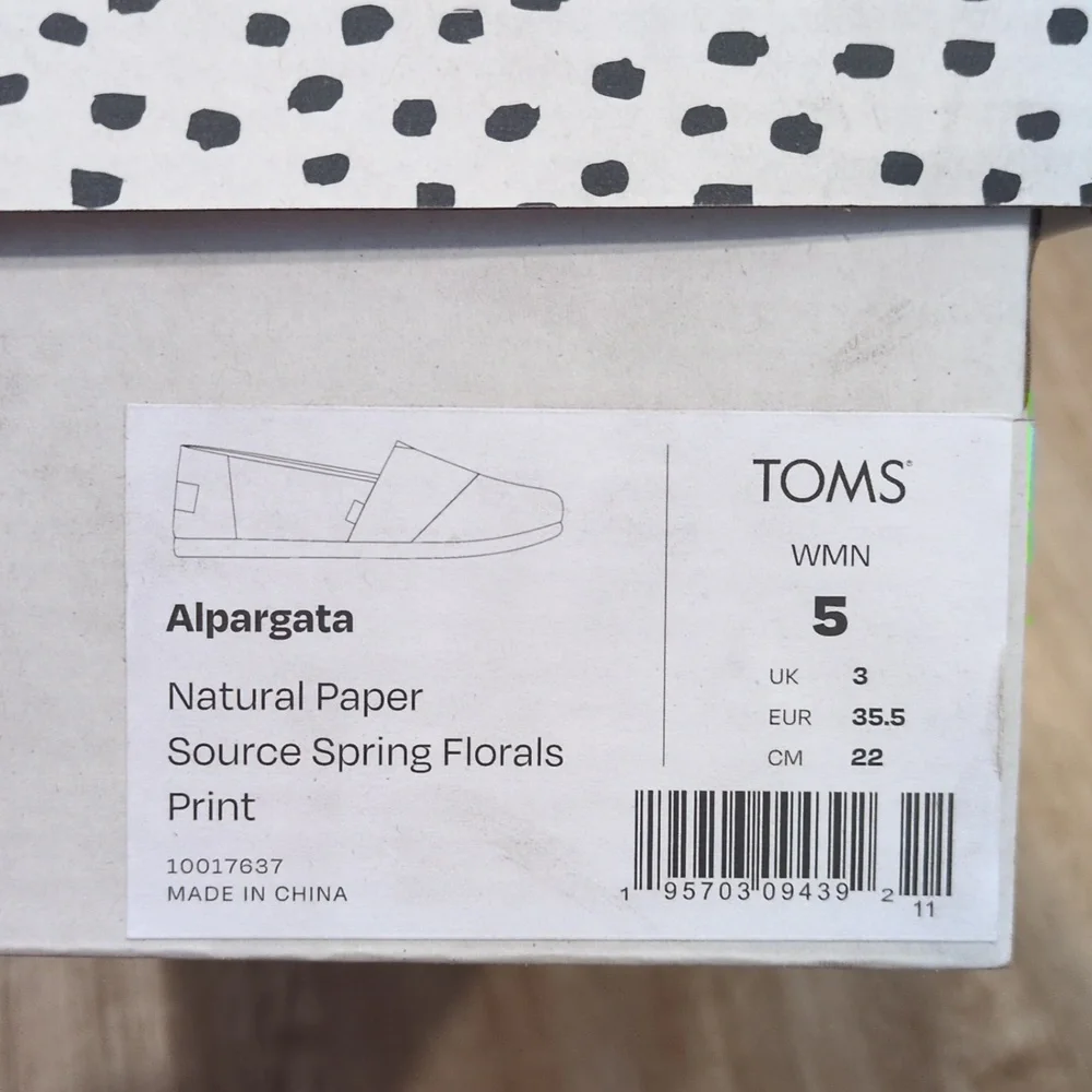 TOMS Women's Multicolor Floral Slip-On Flats size 5 - Picture 13 of 13